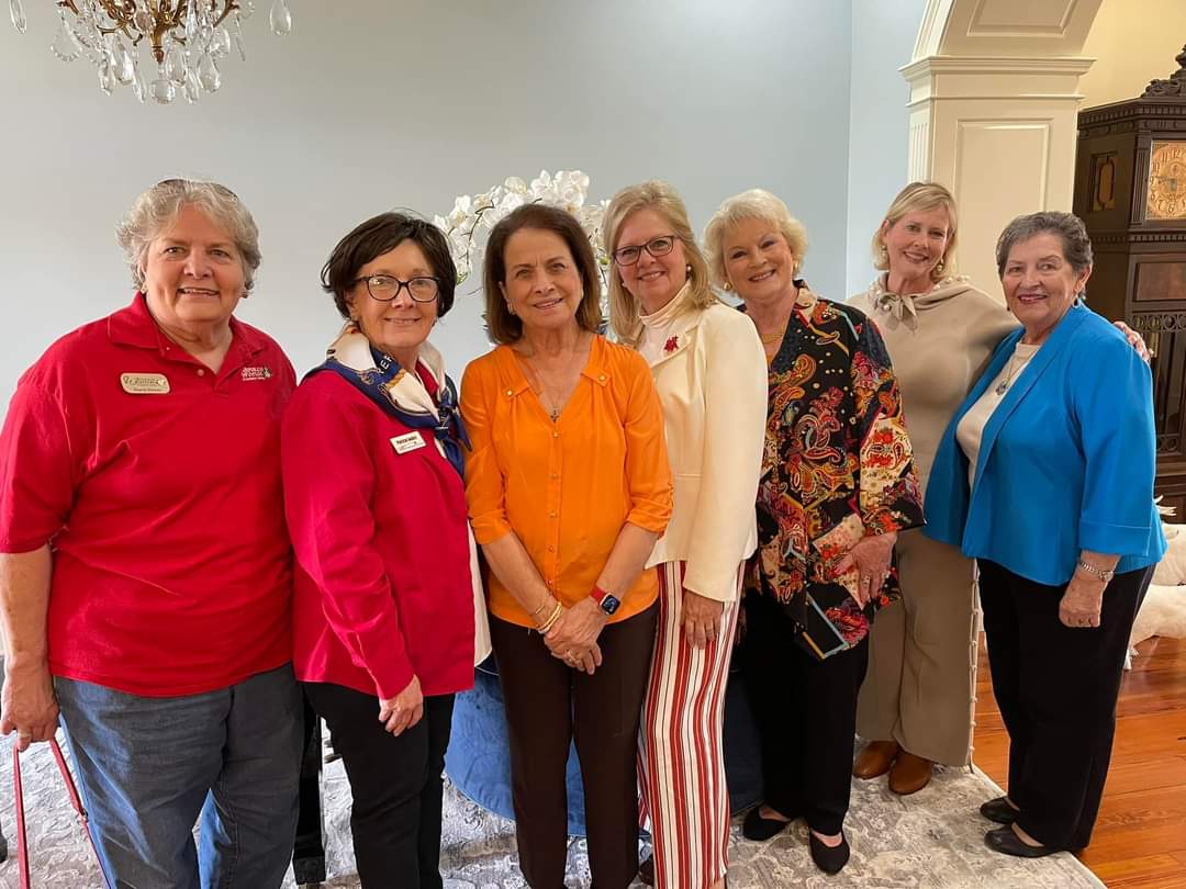LFRW Region 3 met in Jennings for a meeting organized by Pat Soulier, Region 3 VP at the home of Kimberly Meyer. It was a very enjoyable meeting.  Everyone had a good time with delicious food. December 4th, 2021.